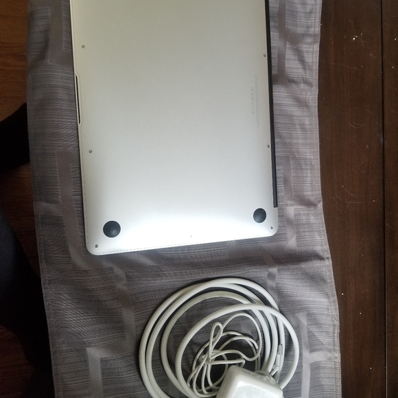 Apple MacBook Air A1466 13” – Sleek, Reliable, Lightweight – MagSafe, Reset - Picture 4 of 6